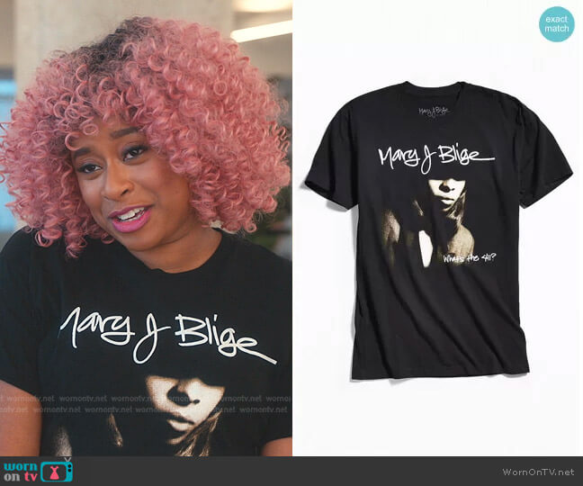 Mary J. Blige What’s The 411 Tee from Urban Outfitters worn by Phoebe (Phoebe Robinson) on Everythings Trash
