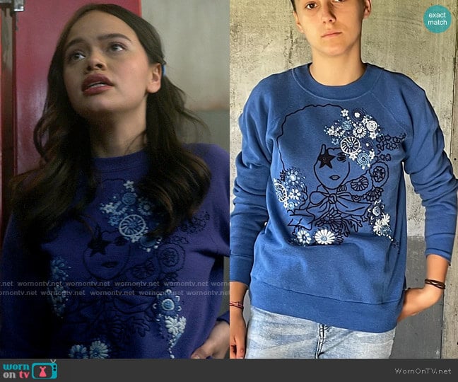 The Falls Afrogeisha Kiss Sweatshirt worn by Minnie 'Mouse' Honrada (Malia Pyles) on Pretty Little Liars Original Sin
