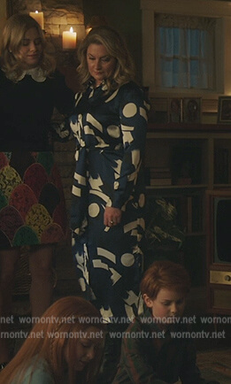 Alice’s blue geometric print shirtdress on Riverdale