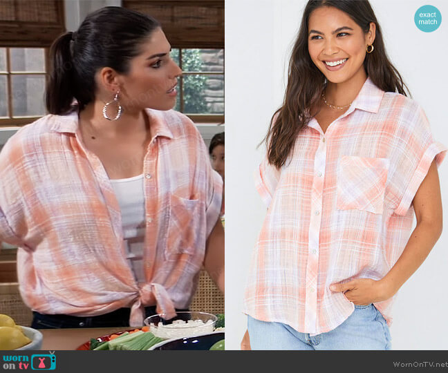 Bella Dahl Short Sleeve Pocket Button Down Top worn by Brook Lynn Quartermaine (Amanda Setton) on General Hospital