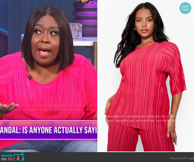 Boohoo Plus Plisse T-Shirt worn by Loni Love on E! News