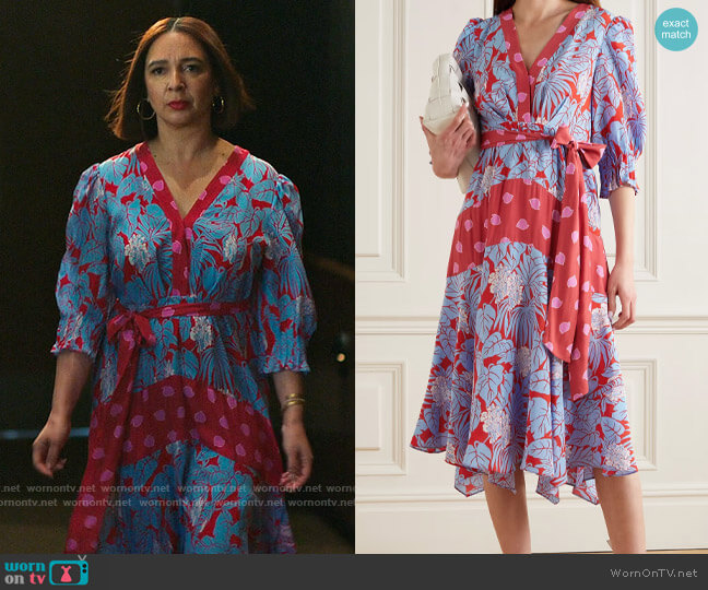 Diane von Furstenberg Gaines Dress worn by Molly Novak (Maya Rudolph) on Loot