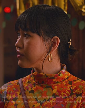 Eleanor gold heart earrings on Never Have I Ever