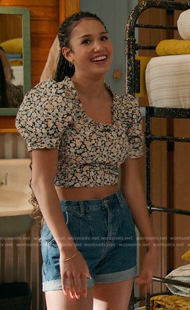 Gina’s floral puff sleeve top on High School Musical The Musical The Series