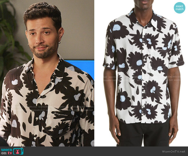 Jacquemus La Chemise Melo Floral Print Short Sleeve Button-Up Shirt worn by Sam Flores (Rafael de la Fuente) on Dynasty