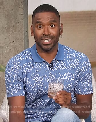 Justin’s blue printed polo on E! News Daily Pop