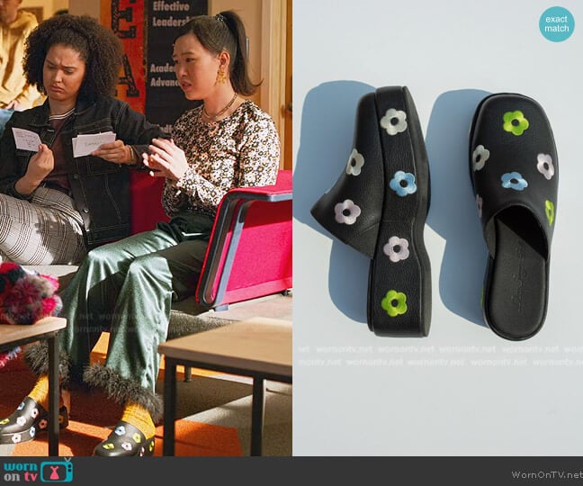 Lisa Says Gah Dakota Clog worn by Eleanor Wong (Ramona Young) on Never Have I Ever