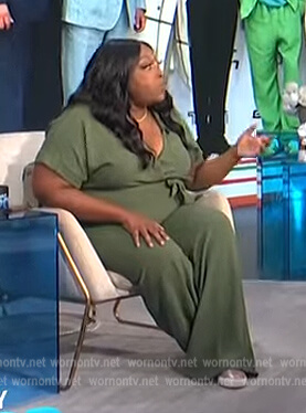 Loni’s green tie waist jumpsuit on E! News Daily Pop