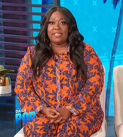 Loni’s orange floral top and pants on E! News Daily Pop