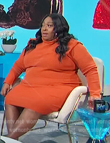 Loni’s orange turtleneck sweater dress on E! News Daily Pop