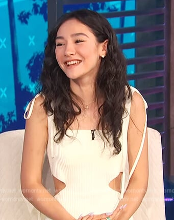 Minnie Mills’ white cutout ribbed dress on E! News Daily Pop