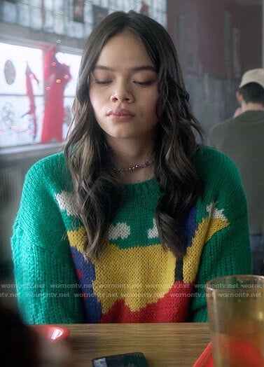 Mouse’s green graphic sweater, yellow quilted jacket, and orange check pants on Pretty Little Liars Original Sin