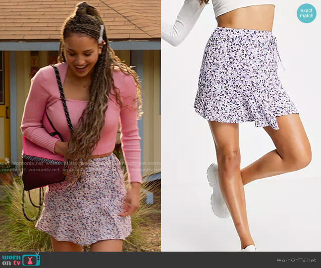 Pull & Bear Wrap Skirt with Frill in Pink Floral worn by Gina (Sofia Wylie) on High School Musical The Musical The Series