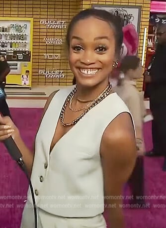 Rachel’s ivory button crop top on Extra
