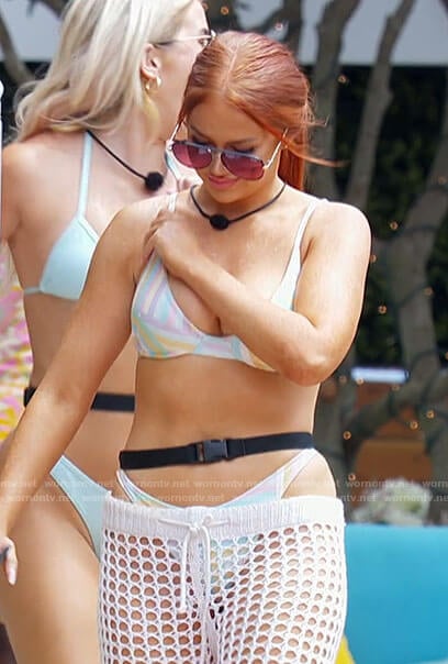 Sydney’s pastel striped bikini on Love Island USA