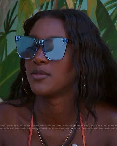 Zeta’s blue sunglasses on Love Island USA