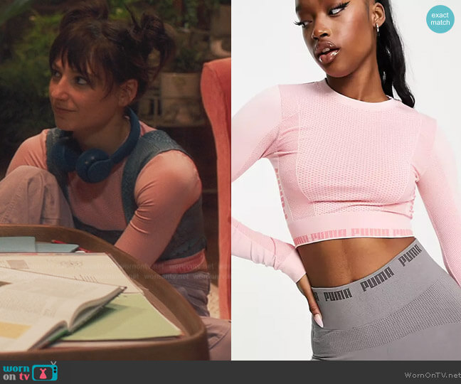 Puma Evoknit seamless long sleeve crop top in soft pink worn by Musa (Elisha Applebaum) on Fate The Winx Saga