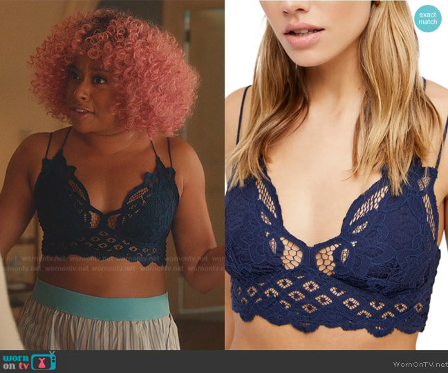 Free People Intimately FP Adella Longline Bralette worn by Phoebe (Phoebe Robinson) on Everythings Trash