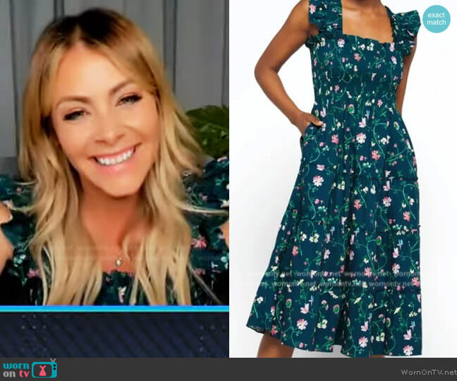 Hill House Home Ellie Nap Dress worn by Katie Kraus on Extra