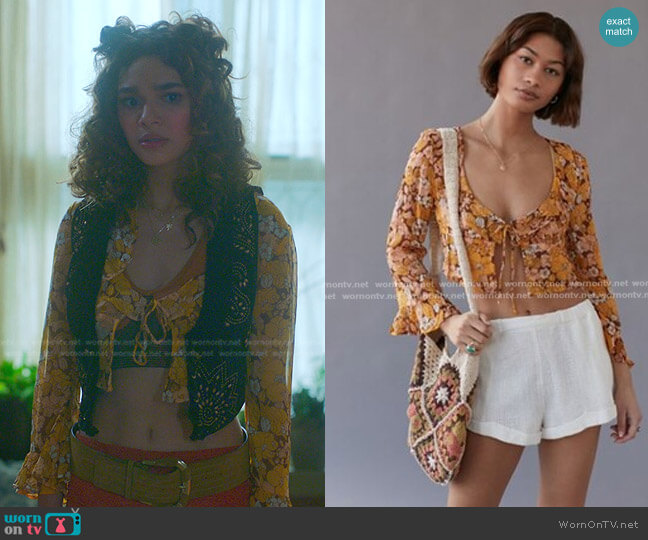 Urban Outfitters Juliet Floral Tie-Front Blouse worn by Flora (Paulina Chavez) on Fate The Winx Saga