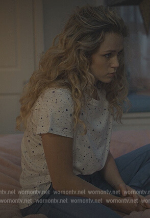Courtney’s white printed tee on Stargirl