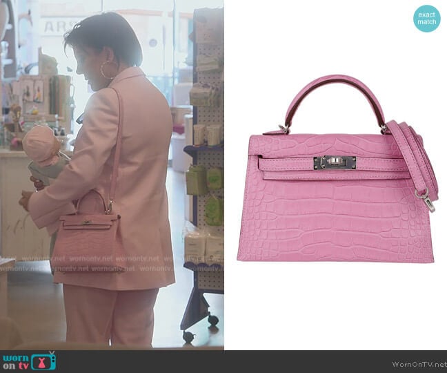 Hermes Kelly 20 Mini Sellier Bag 5P Pink Matte Alligator Palladium Bag worn by Kris Jenner (Kris Jenner) on The Kardashians