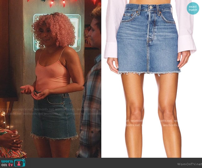 Levi's Ribcage Skirt worn by Phoebe (Phoebe Robinson) on Everythings Trash
