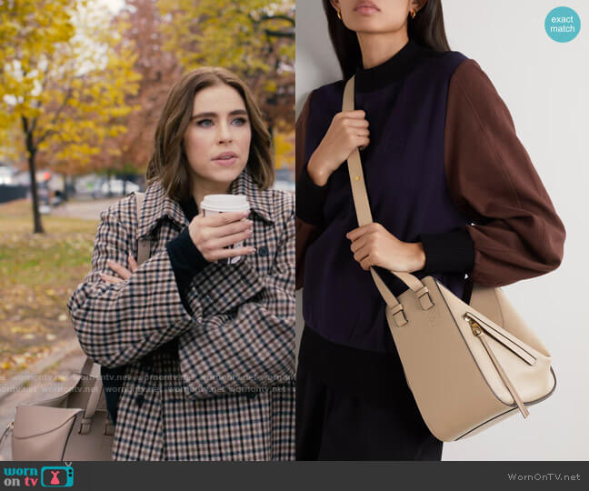 Loewe Small Hammock Bag worn by Rachel Friedman (Alexandra Turshen) on Partner Track