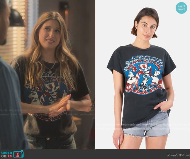 Madeworn Rock Grateful Dead worn by Nomi Segal (Emily Arlook) on Grown-ish