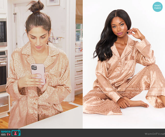 Show me your Mumu Classic PJ Set worn by Leva Bonaparte on Southern Charm