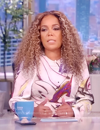 Sunny’s white marble print dress on The View