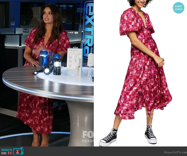 Topshop Synthetic Willow Floral Print Angel Sleeve Dress worn by Jennifer Lahmer on Extra