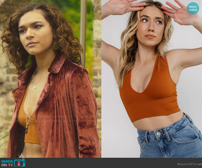 BDG Josie Ribbed Tank worn by Flora (Paulina Chavez) on Fate The Winx Saga
