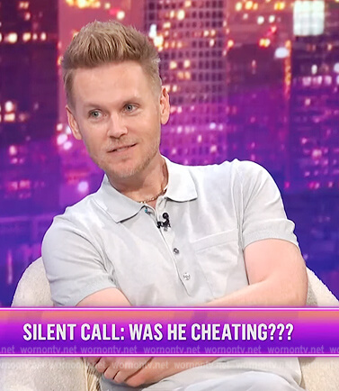 Zach Noe Tower’s gray polo on E! News Nightly Pop