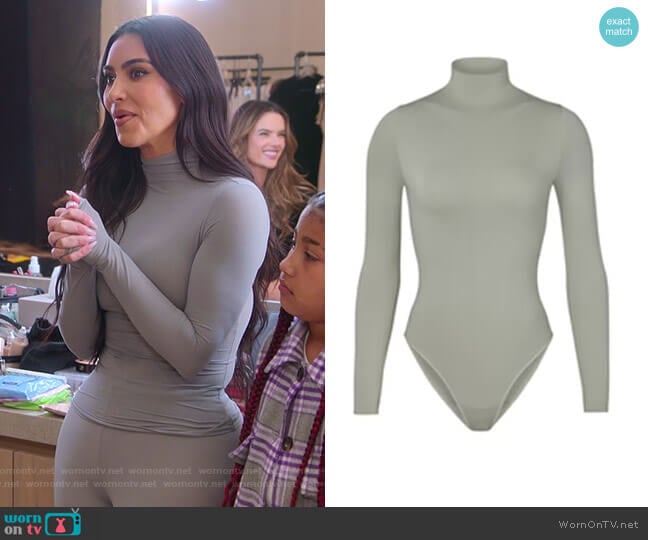 WornOnTV: Kim's gray turtleneck top on The Kardashians Kim