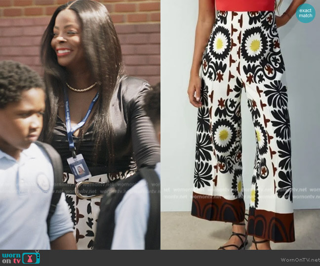 Zara Linen Blend Printed Pants worn by Ava Coleman (Janelle James) on Abbott Elementary