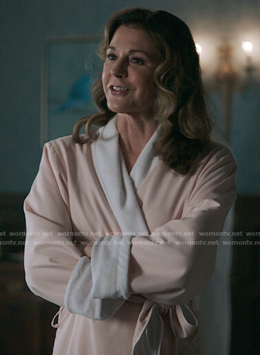 Kit’s pink and white robe on The Resident