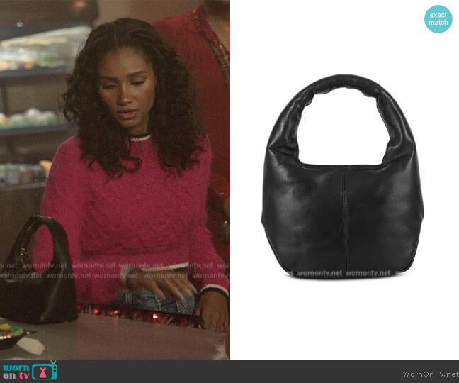 Reike Nen Cloud Leather Tote worn by Layla Keating (Greta Onieogou) on All American