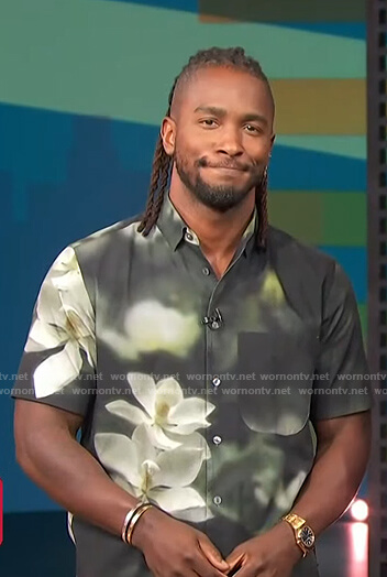 Scott’s black floral short sleeve shirt on Access Hollywood