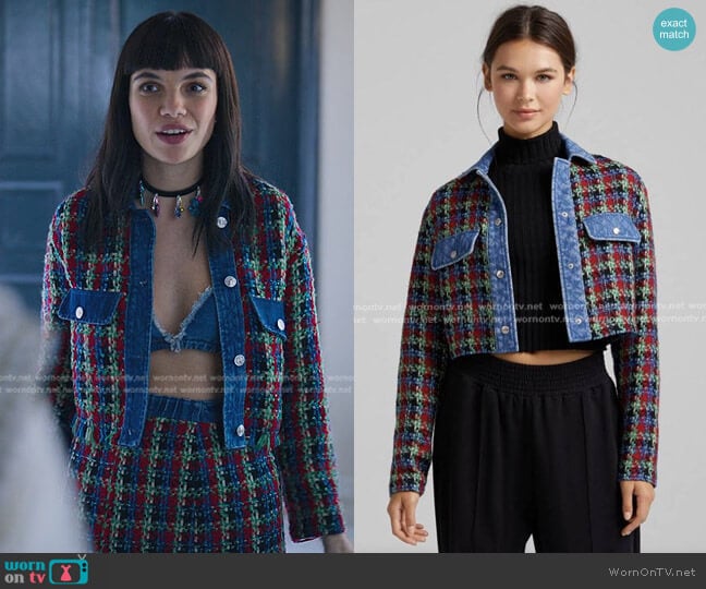 Bershka Cazadora Cropped Denim Jacket worn by Mencia Blanco (Martina Cariddi) on Elite