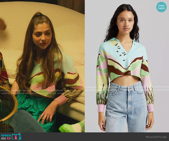 Bershka Collar Detail Retro Graphic Sweater in multi worn by Sara (Carmen Arrufat Blasco) on Elite