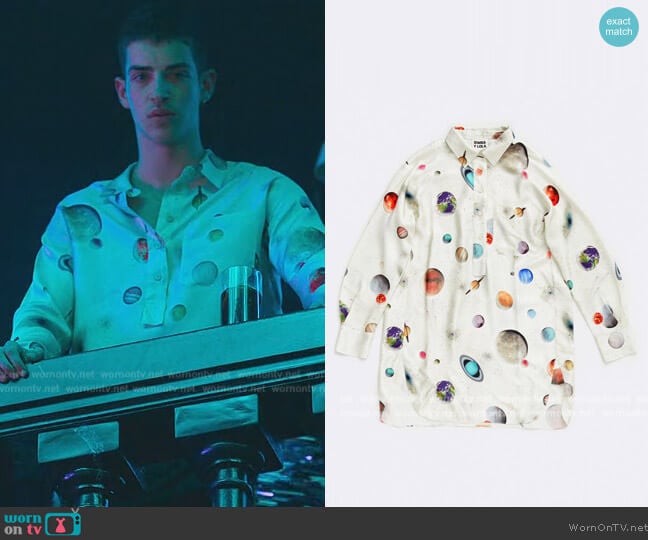 Bimba y Lola Planet Print Shirt worn by Patrick Blanco (Manu Rios) on Elite