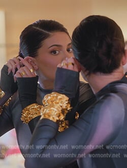 Kylie’s gold bracelet on The Kardashians