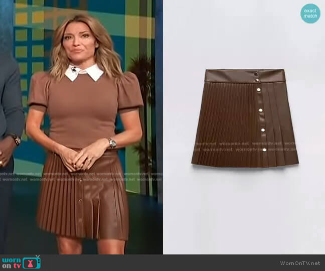 Zara Pleated Faux Leather Skirt worn by Kit Hoover on Access Hollywood