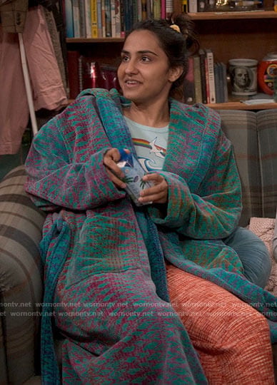 Bela’s printed bath robe on The Sex Lives of College Girls