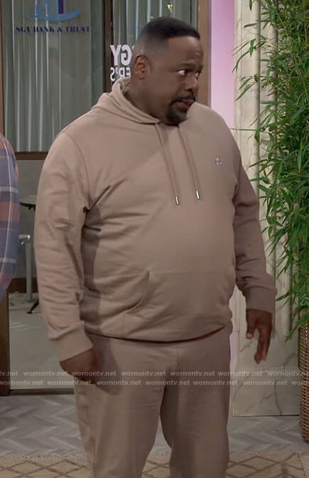 Calvin’s taupe brown bunny hoodie and pants set on The Neighborhood