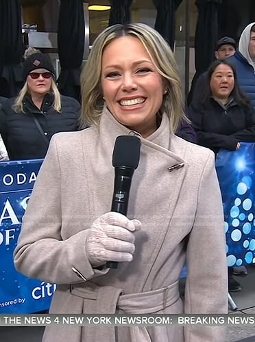 Dylan’s grey wrap coat on Today