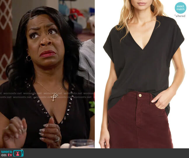 Frame Le Mid Rise V-neck Tee worn by Tina Butler (Tichina Arnold) on The Neighborhood