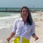 Ginger’s white tie front shirt and yellow shorts on Good Morning America