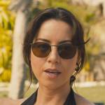 Harper’s black sunglasses on The White Lotus
